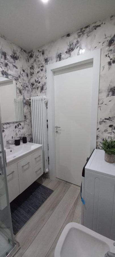 Marilyn Apartment Комо Екстериор снимка
